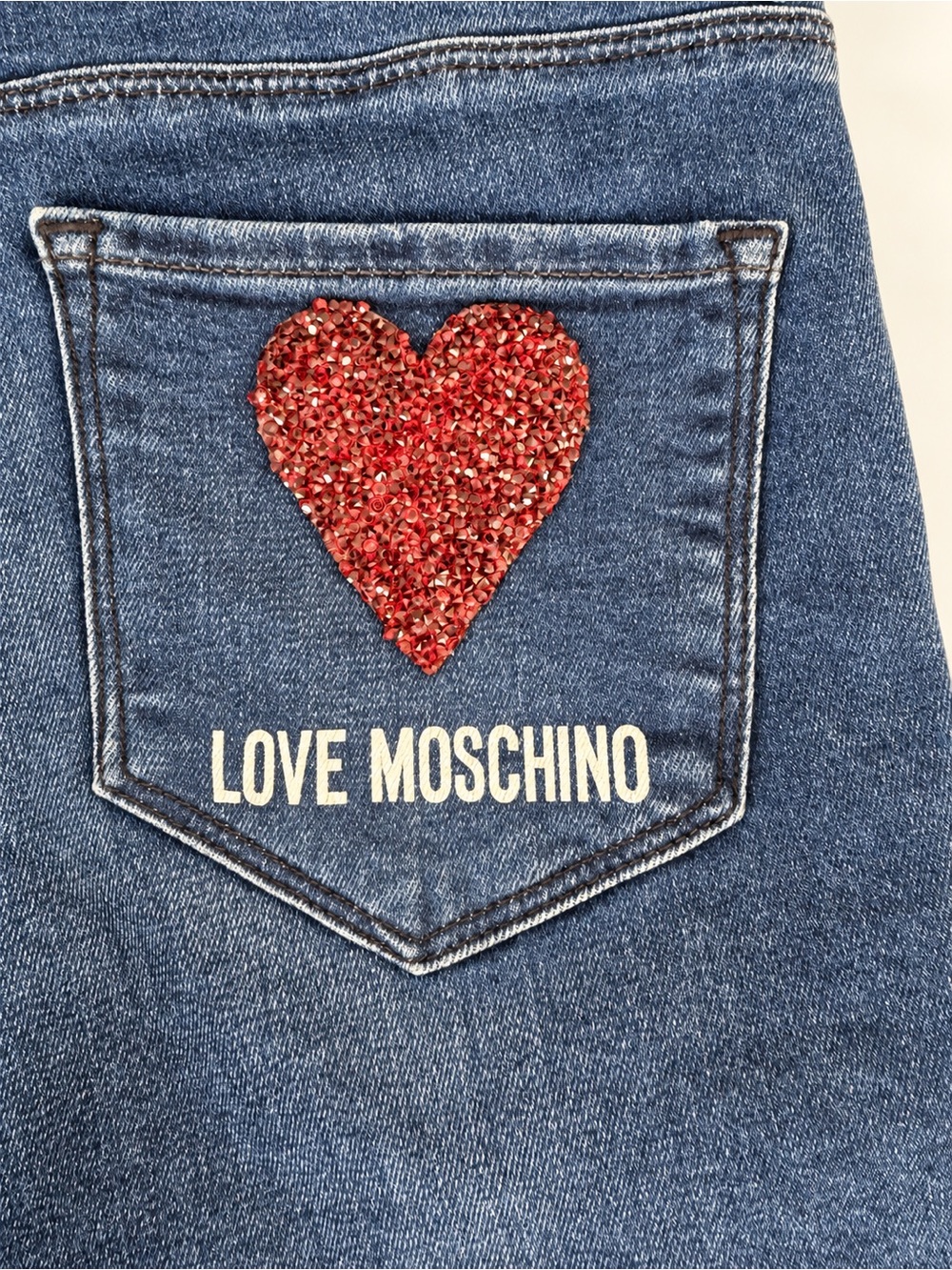 Love Moschino โค๏ธ Rhinestone Heart Cropped Straight Leg Jeans SZ 26 Y2K Style - Picture 2 of 8
